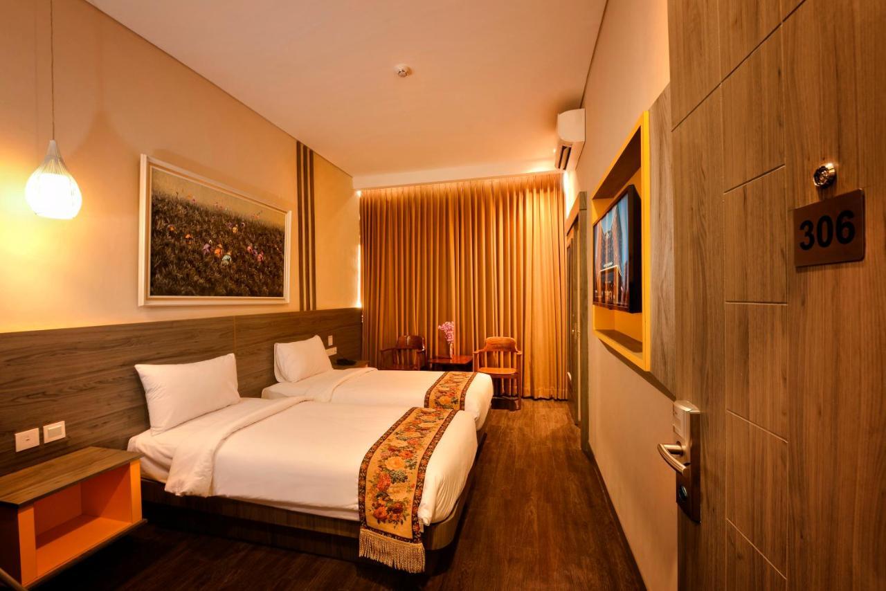 Super 8 By Wyndham Solo Hotel Buitenkant foto